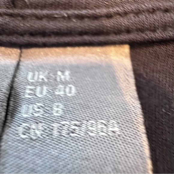 Sweaty Betty Tori Hooded Top Women's Size M Black  Twist Front Stretch - Picture 5 of 9